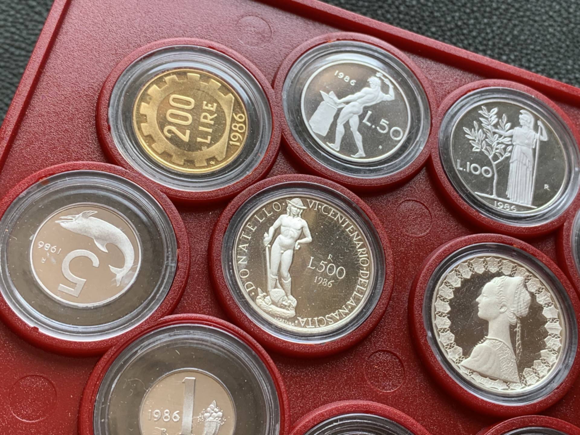 《竞宝斋》第140场-周日，周一，周四 3拍 (全场包邮) 意大利 1986年 精制版 原盒套币 状态堪称完美 带银币 太难得