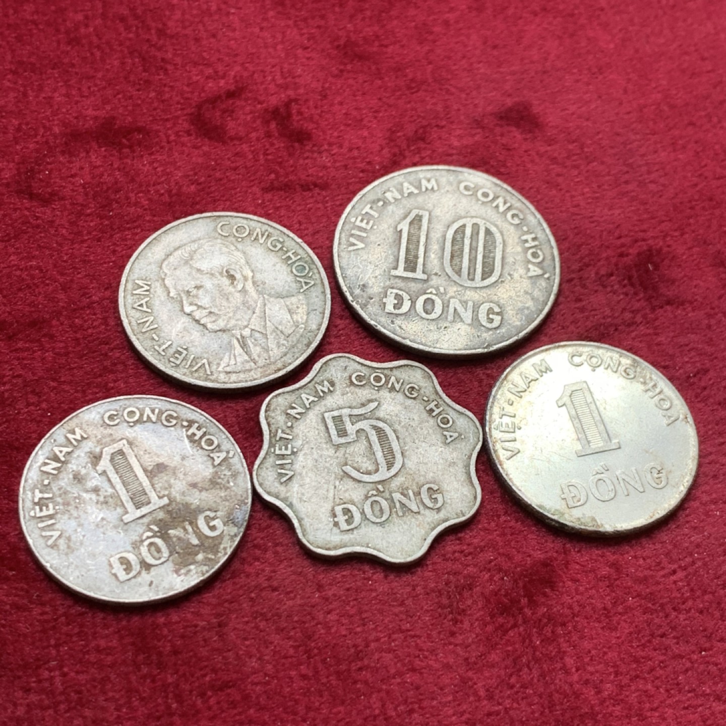 《竞宝斋》第140场-周日，周一，周四 3拍 (全场包邮) 南越辅币一组5枚不同