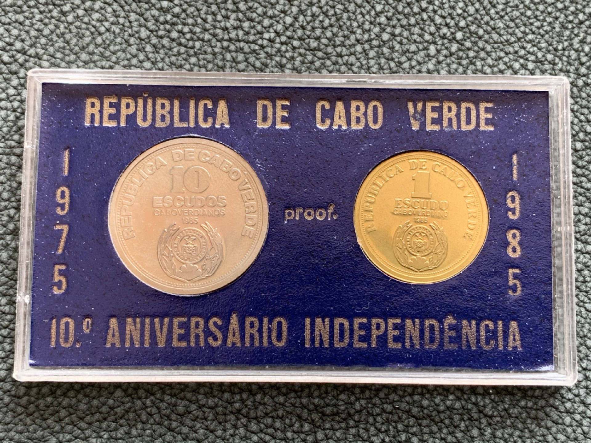 《竞宝斋》第140场-周日，周一，周四 3拍 (全场包邮) 佛得角1985年独立十周年精制原包装纪念币