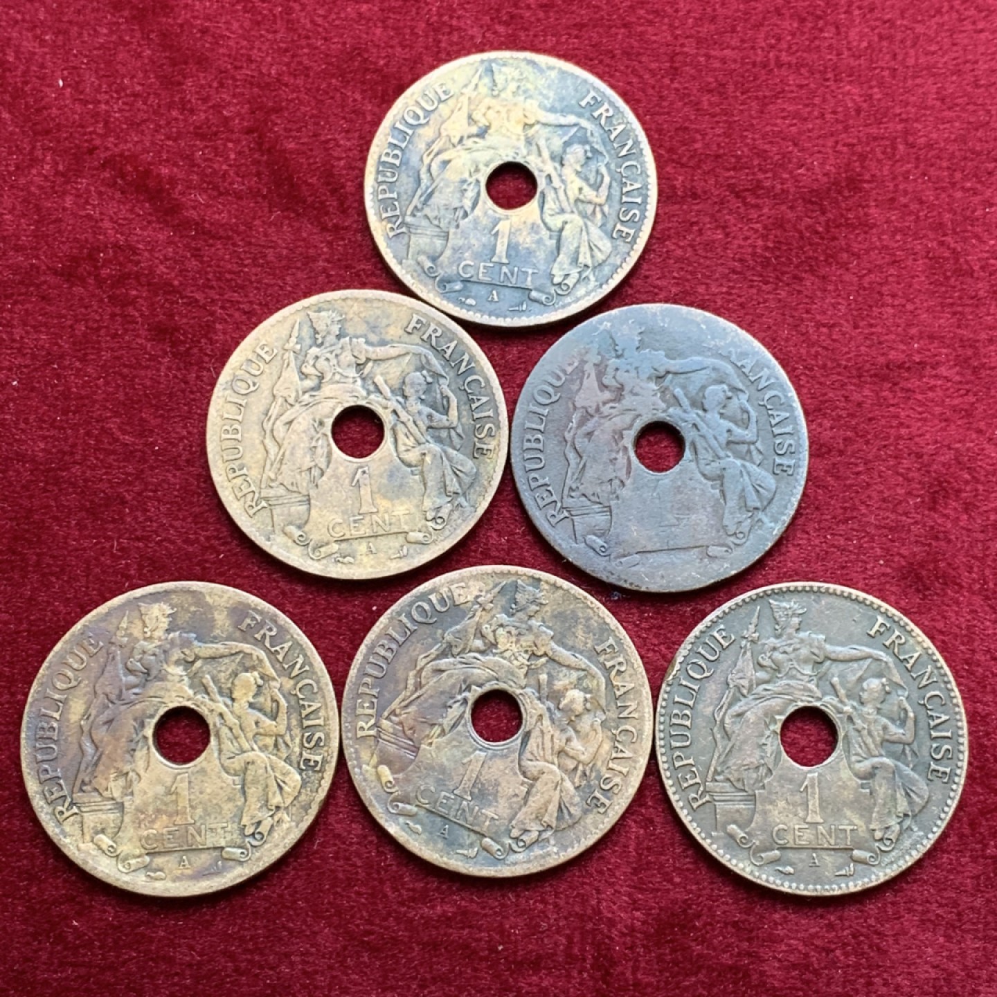 《竞宝斋》第140场-周日，周一，周四 3拍 (全场包邮) 法属印支早期百分之一带孔铜币 6枚一组