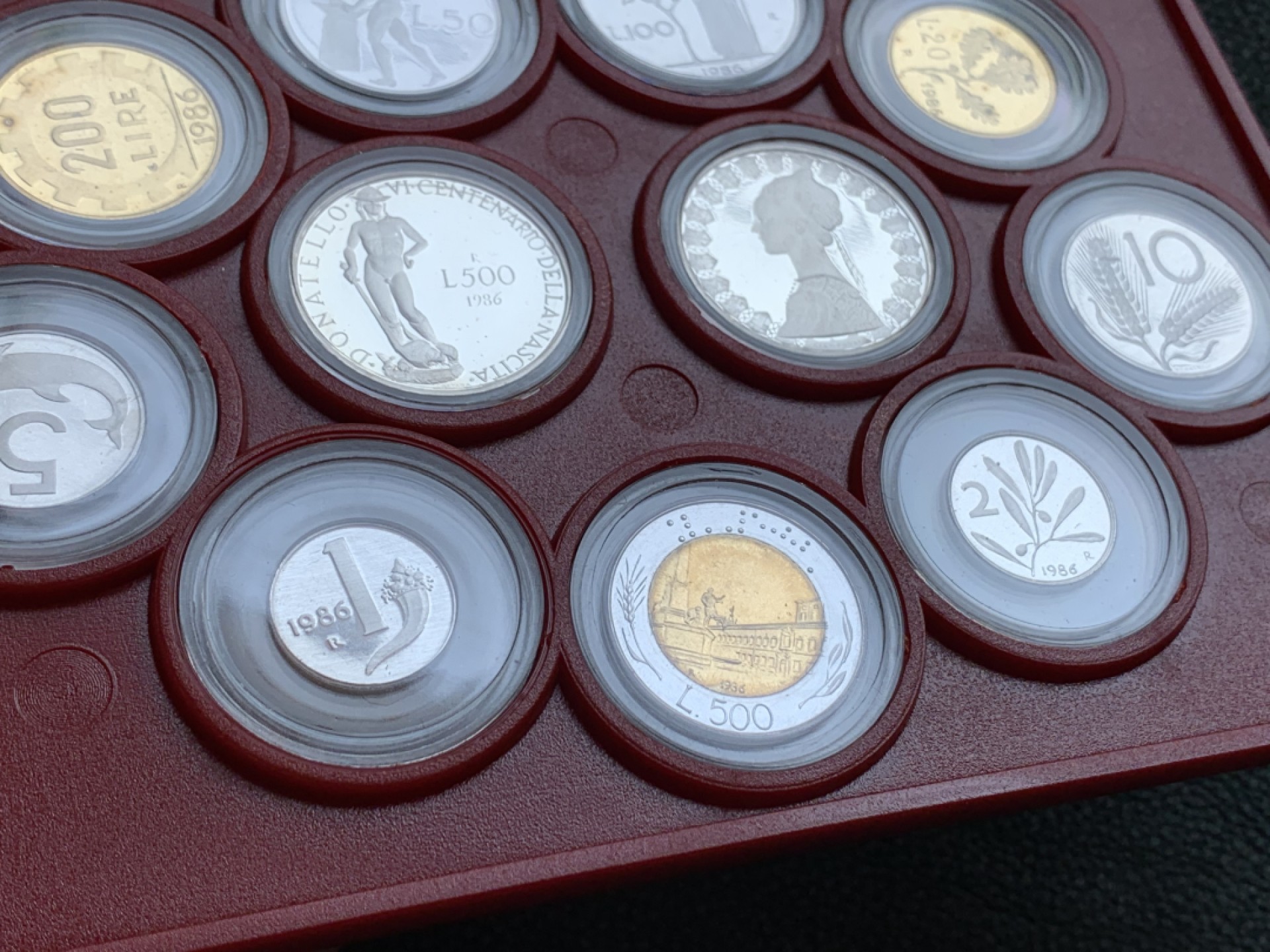 《竞宝斋》第140场-周日，周一，周四 3拍 (全场包邮) 意大利 1986年 精制版 原盒套币 状态堪称完美 带银币 太难得