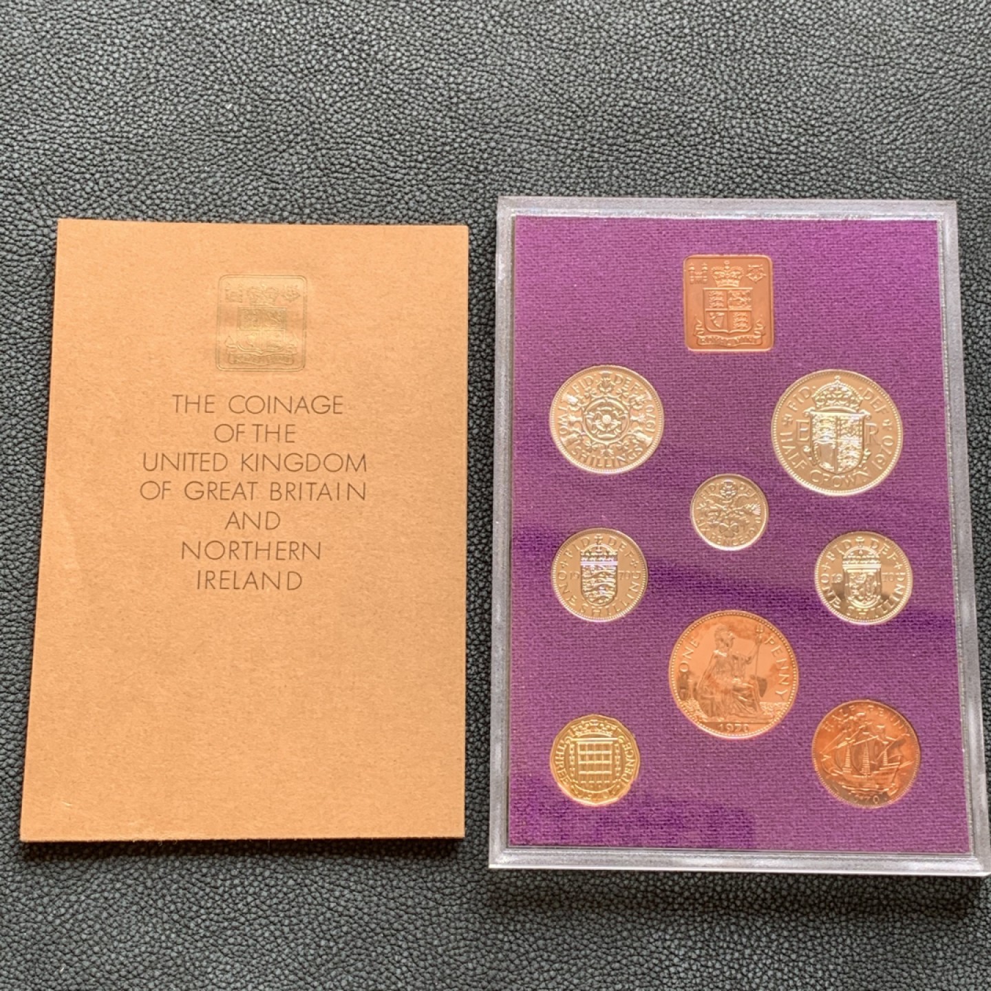 《竞宝斋》第140场-周日，周一，周四 3拍 (全场包邮) 英国 1970年 原盒原证 关门年份 英国12进制精制套币 最后一套12进制英国套币 随后发行的套币均为10进制新便士体系