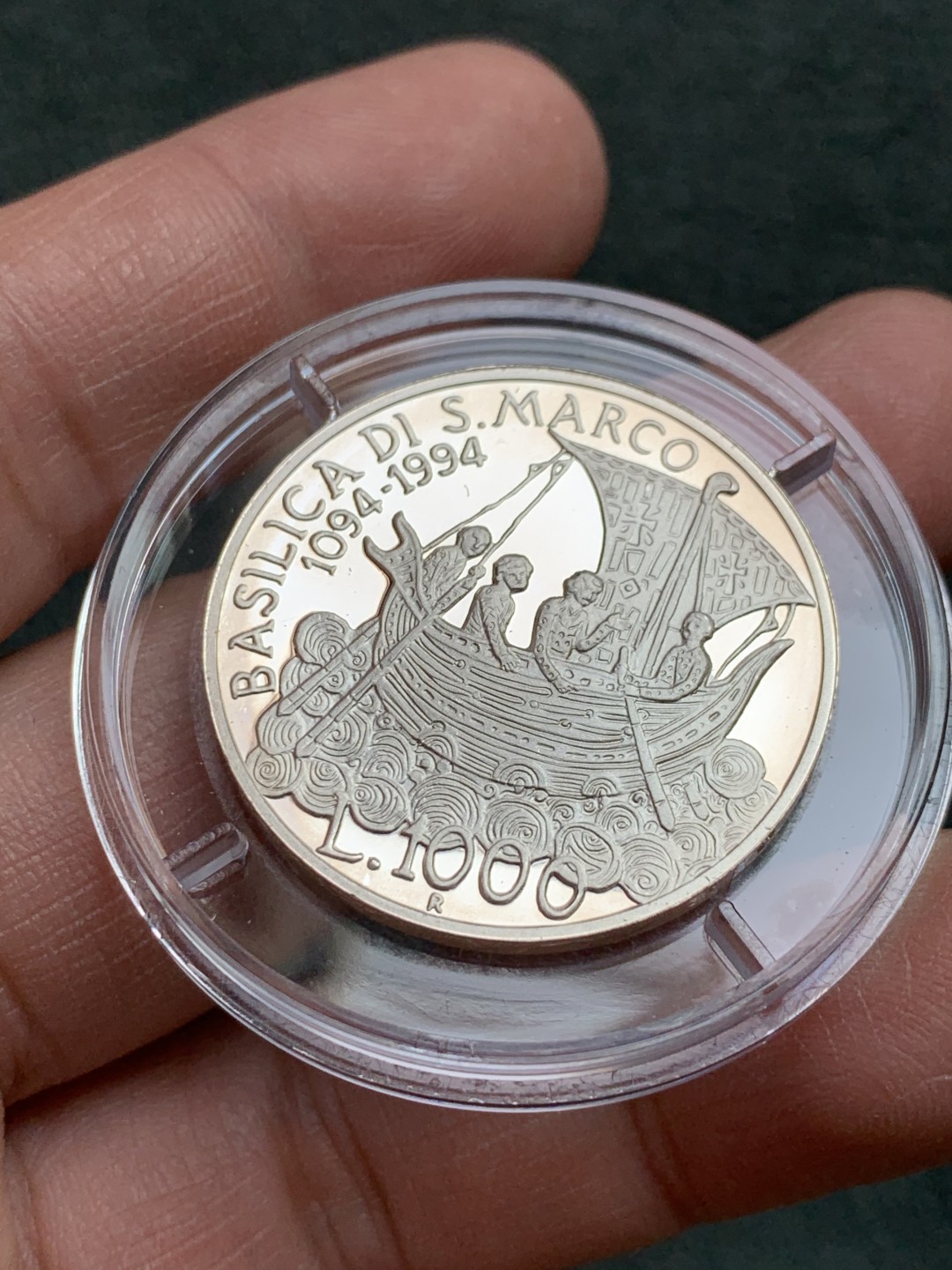 《竞宝斋》第140场-周日，周一，周四 3拍 (全场包邮) 意大利 1994年 圣马可教堂 900周年 1000里拉纪念银币 精制原盒