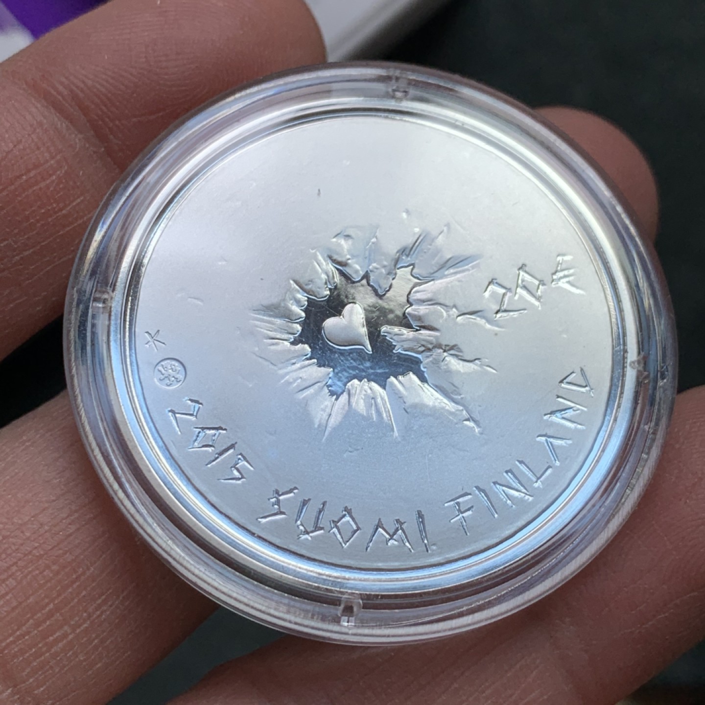 《竞宝斋》第140场-周日，周一，周四 3拍 (全场包邮) 芬兰2015年芬兰人的美德20欧纪念银币（原盒）  设计独特，稀少5000发行量 25.5克 925银