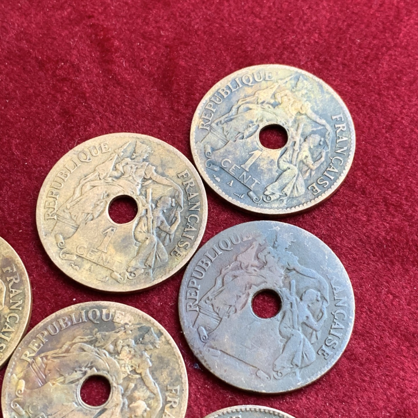 《竞宝斋》第140场-周日，周一，周四 3拍 (全场包邮) 法属印支早期百分之一带孔铜币 6枚一组