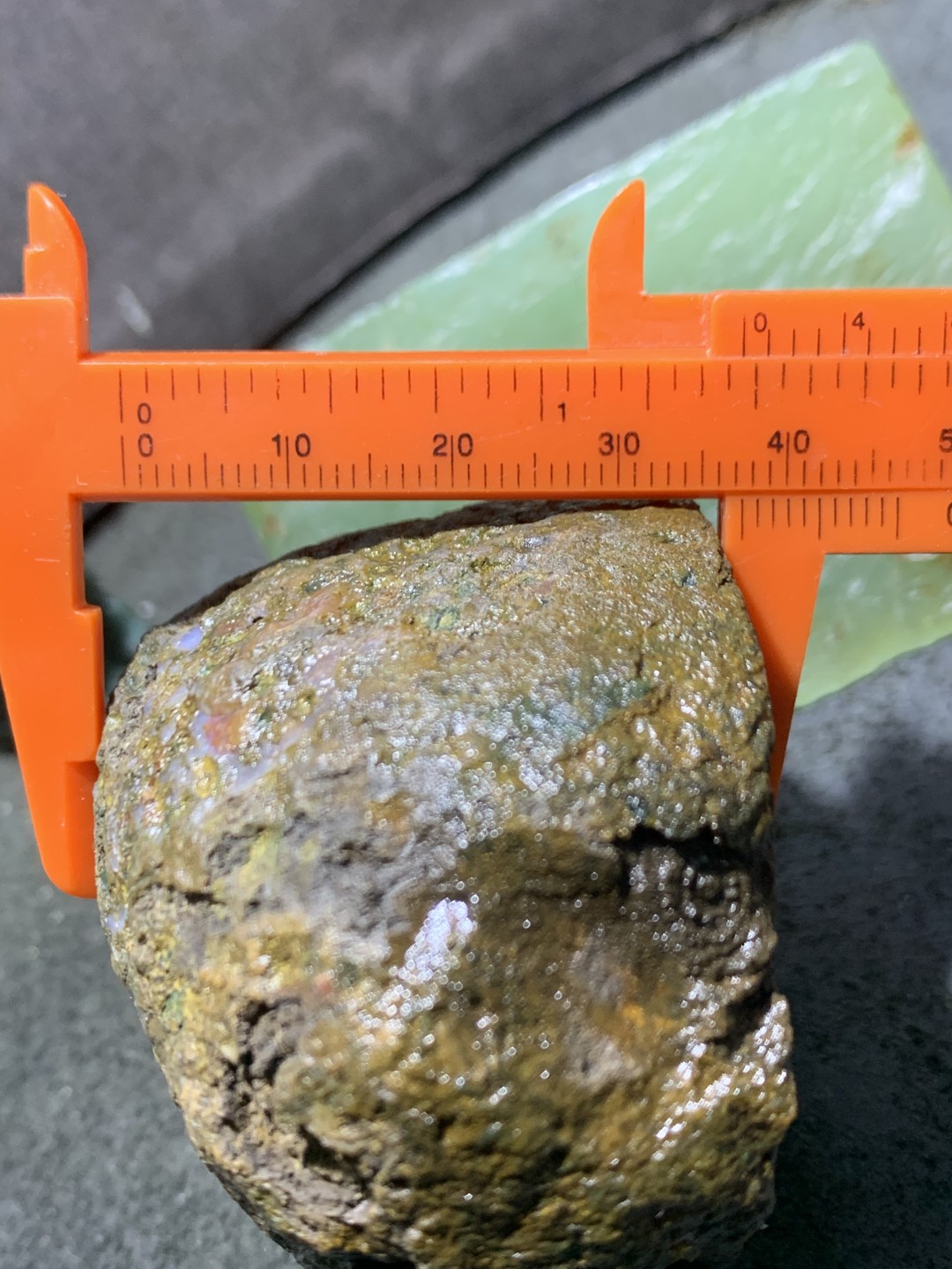 精美天然罕见亚光九眼页岩原石手工雕刻齐天大圣把件(摆件)一个