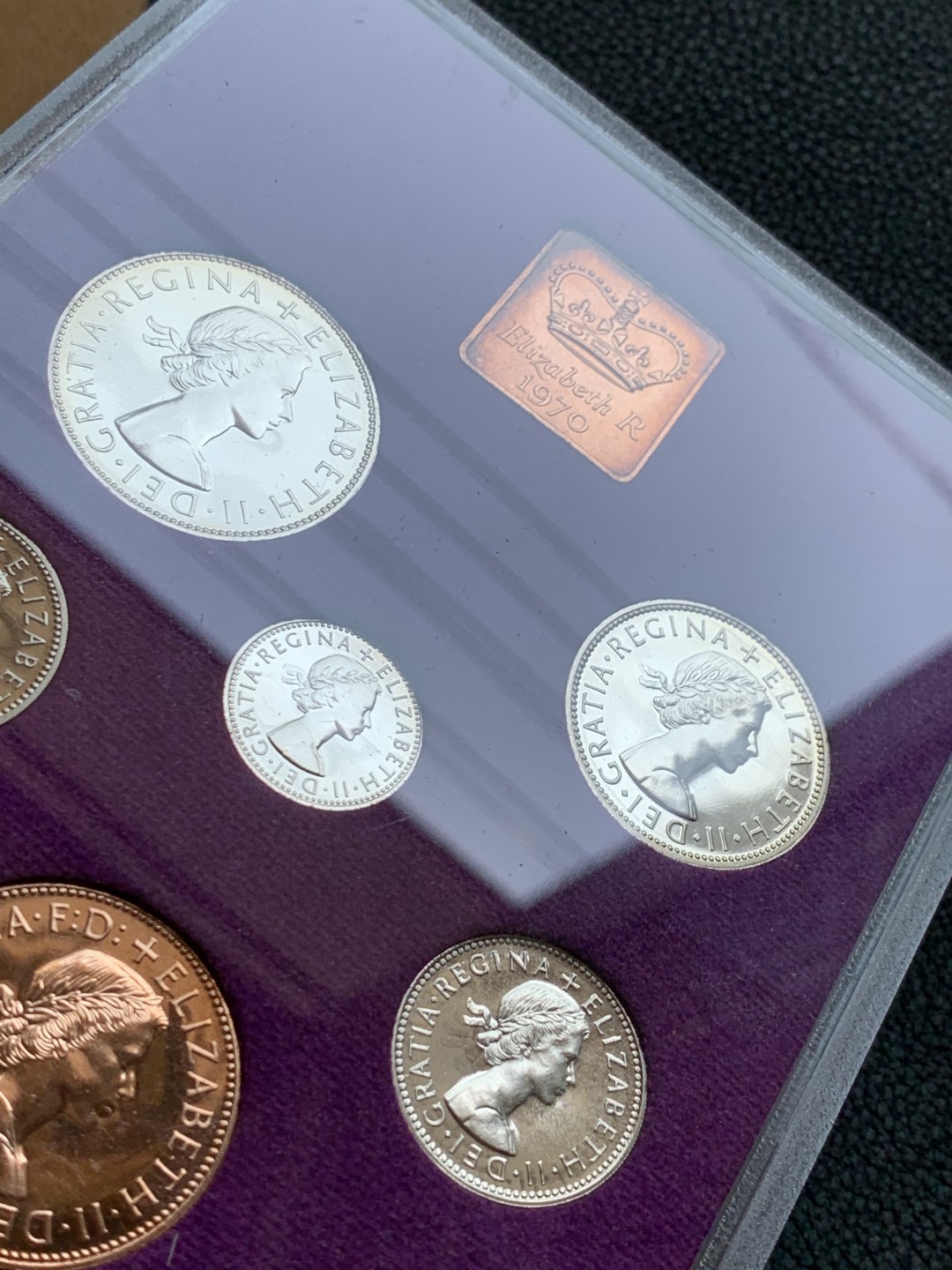 《竞宝斋》第140场-周日，周一，周四 3拍 (全场包邮) 英国 1970年 原盒原证 关门年份 英国12进制精制套币 最后一套12进制英国套币 随后发行的套币均为10进制新便士体系