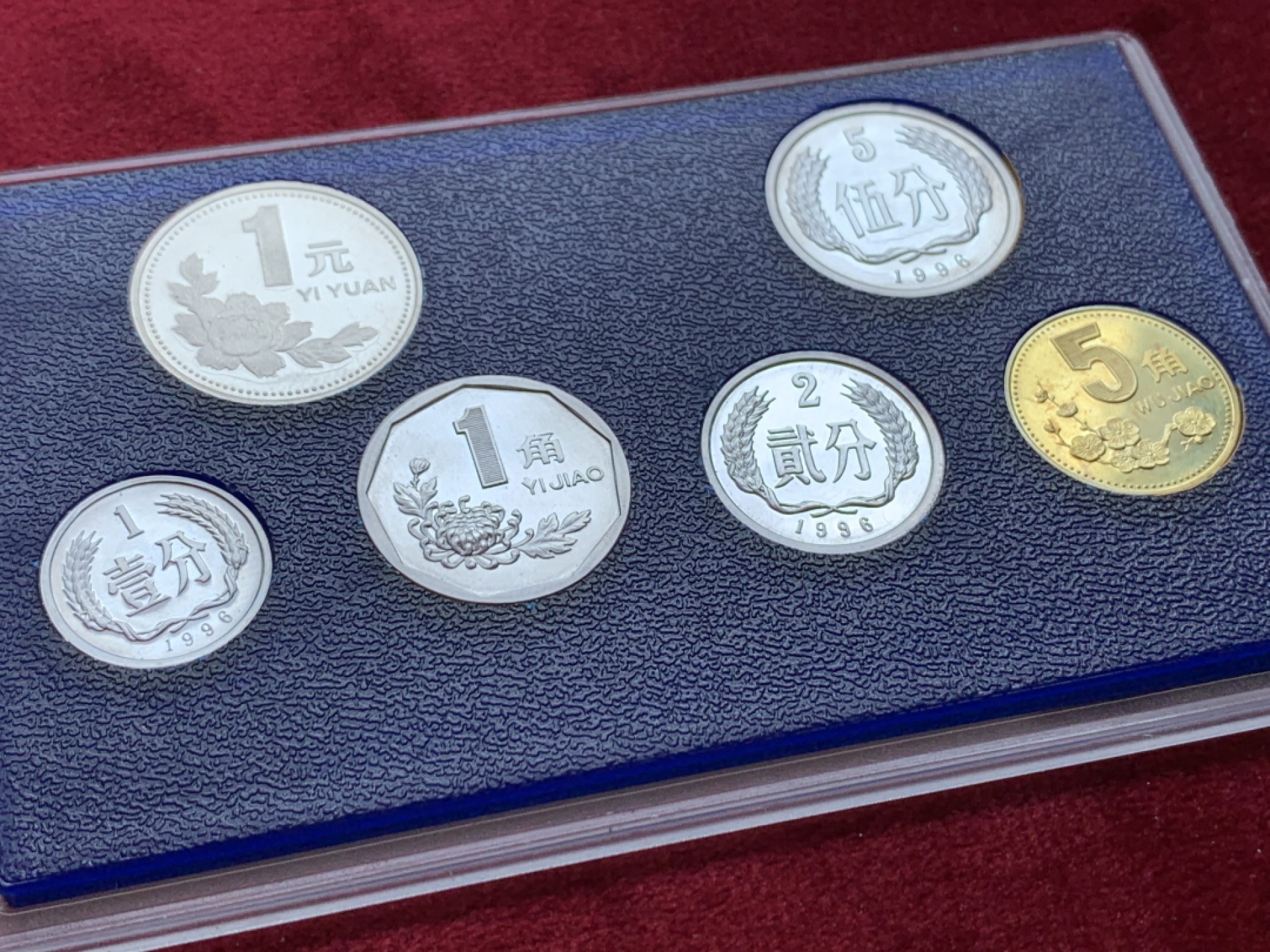 《竞宝斋》第140场-周日，周一，周四 3拍 (全场包邮) 中国1996年精制老三花套币