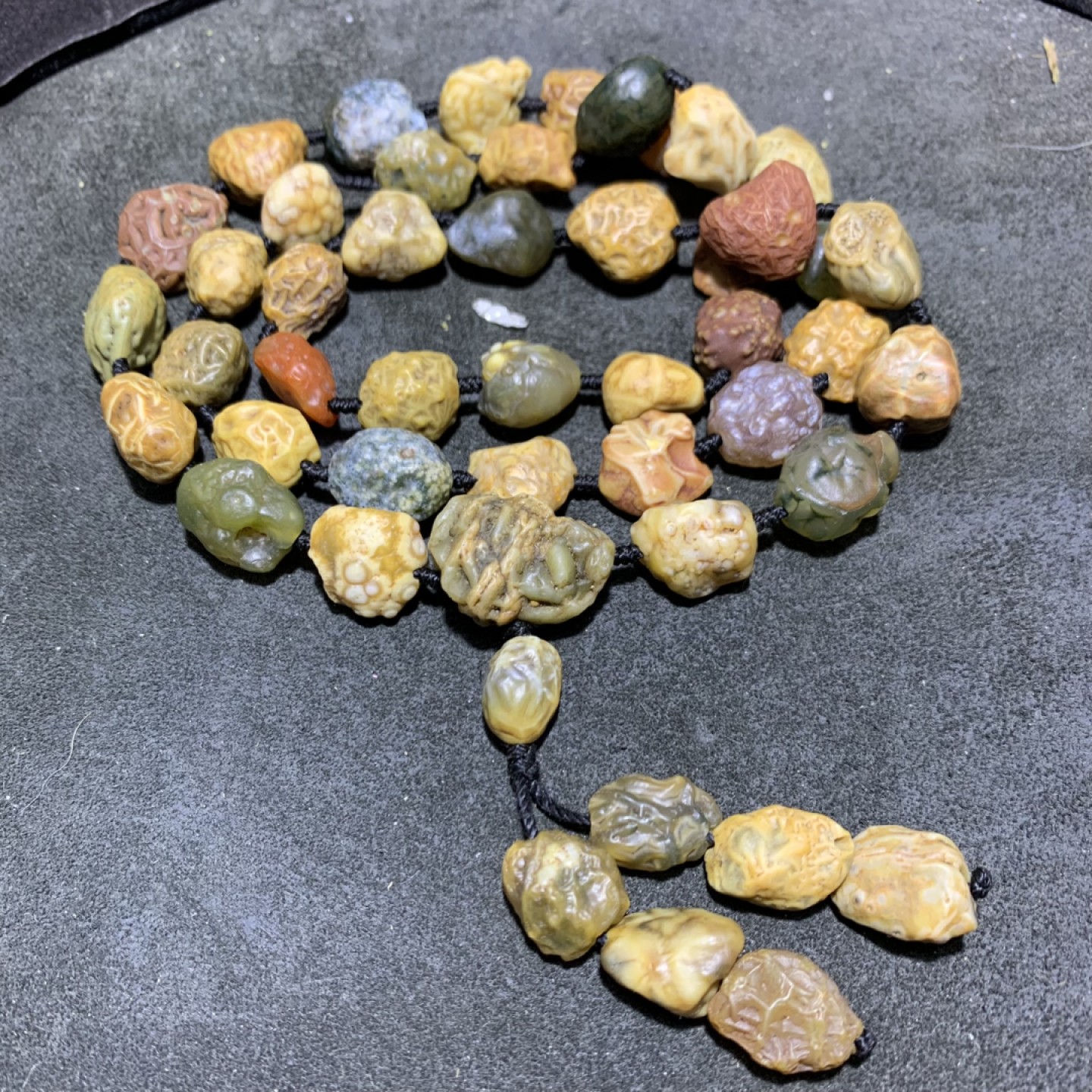 精美阿拉善大颗粒筋脉石项链一条