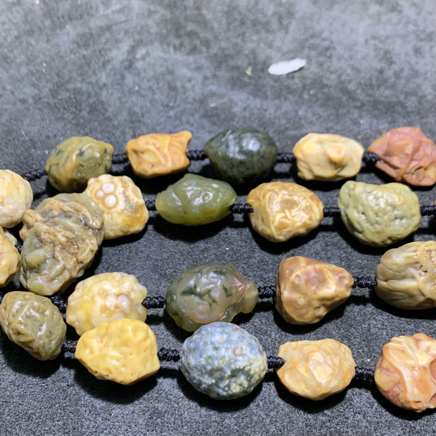 精美阿拉善大颗粒筋脉石项链一条