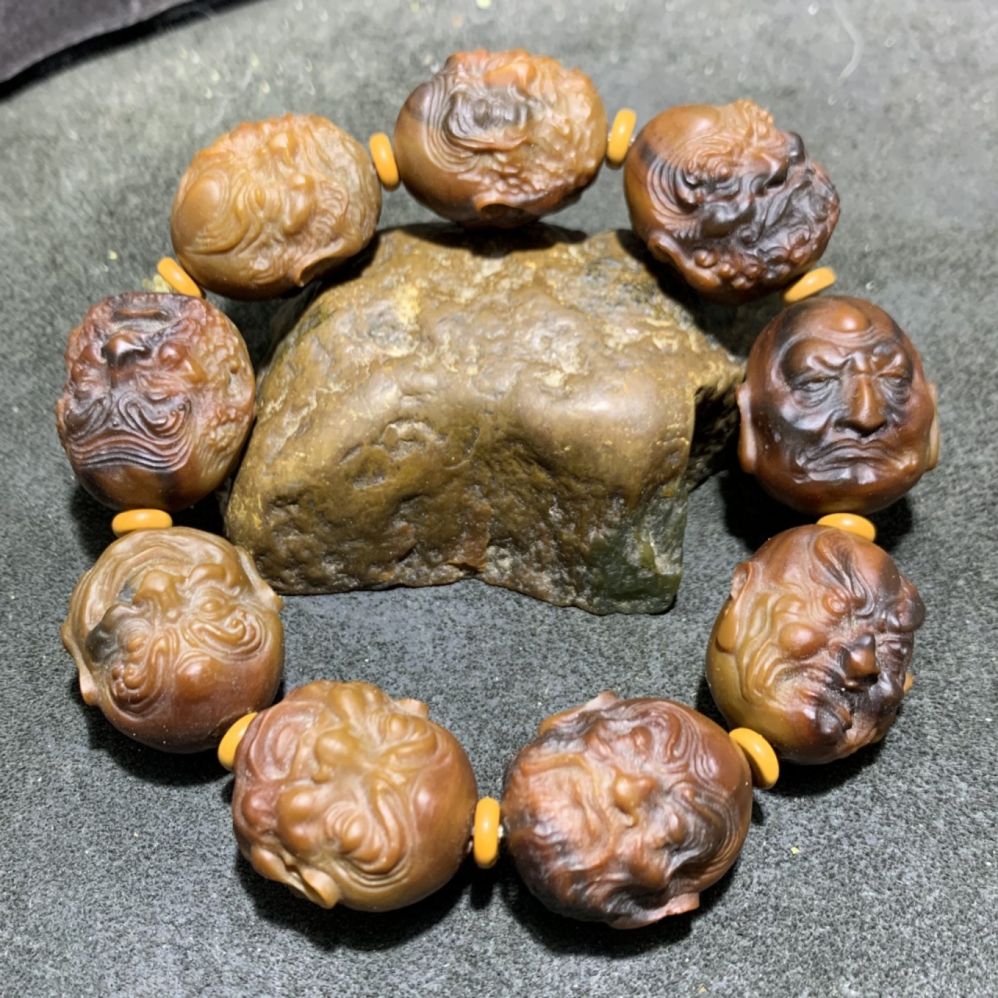 毕业级巴西玛瑙手工雕刻十八罗汉手串一条！