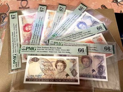 【Blue Auction】✨世界纸币精拍第300期盛典🔥🔥🔥 【一组7张全套 首发冠947全同小号】新西兰 1981-85年1-100元 鸟版 BWC雕刻精美 花冠女王 PMG67EPQ-66EPQ 典藏版