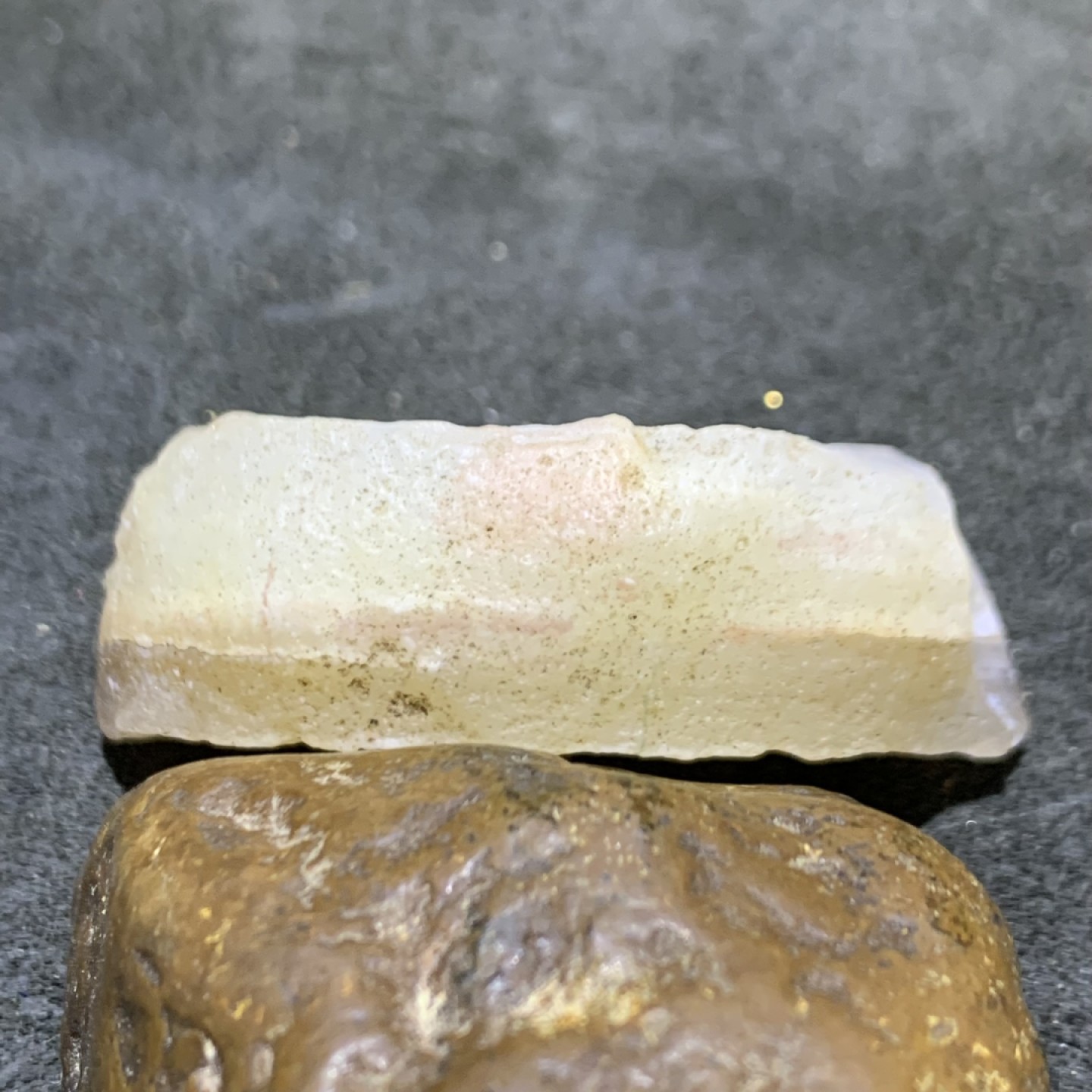 放福利！精美天然阿拉善白玛瑙象形原石一颗，