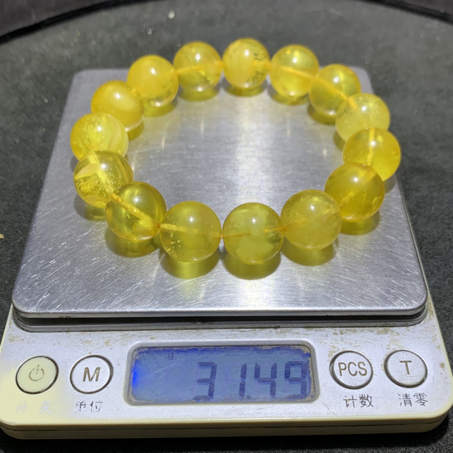天然微花粉鸡油黄白花蜜圆珠手串一条，