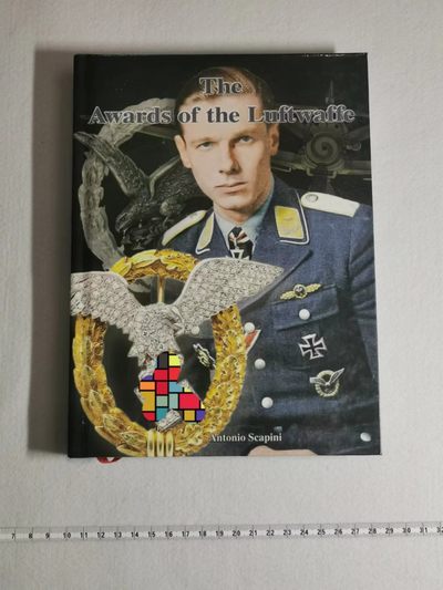 小驴勋章奖章收藏3月4号周六拍卖 - 德三空军奖章，铜版纸印刷，301页