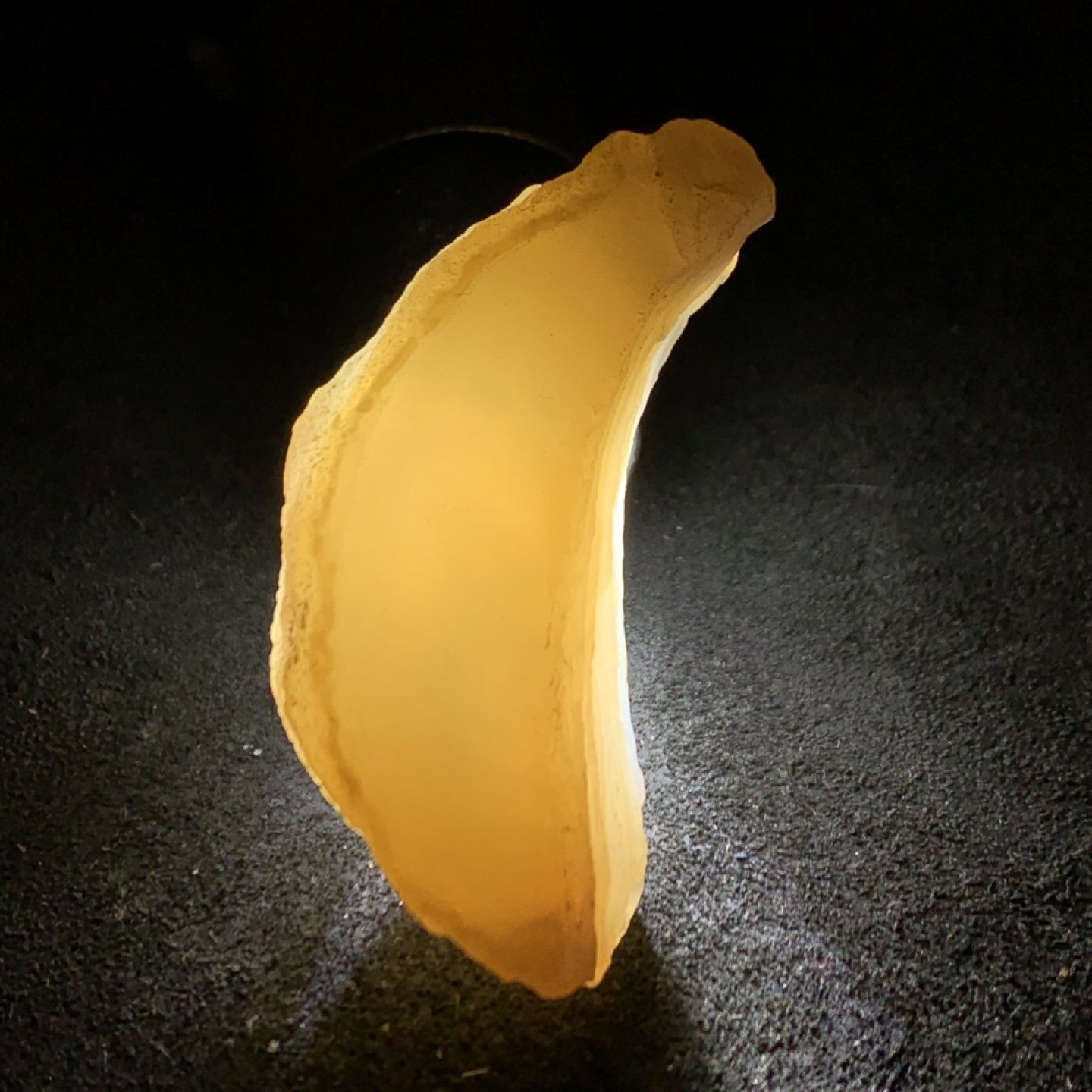 放福利！精美天然阿拉善白玛瑙象形原石一颗，