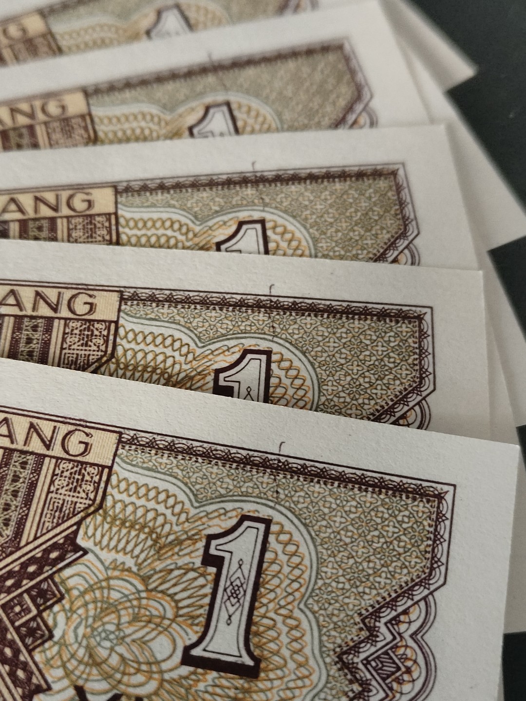 塞外藏品精品荧光币专场28 8001QA纤云黄金甲错版标十