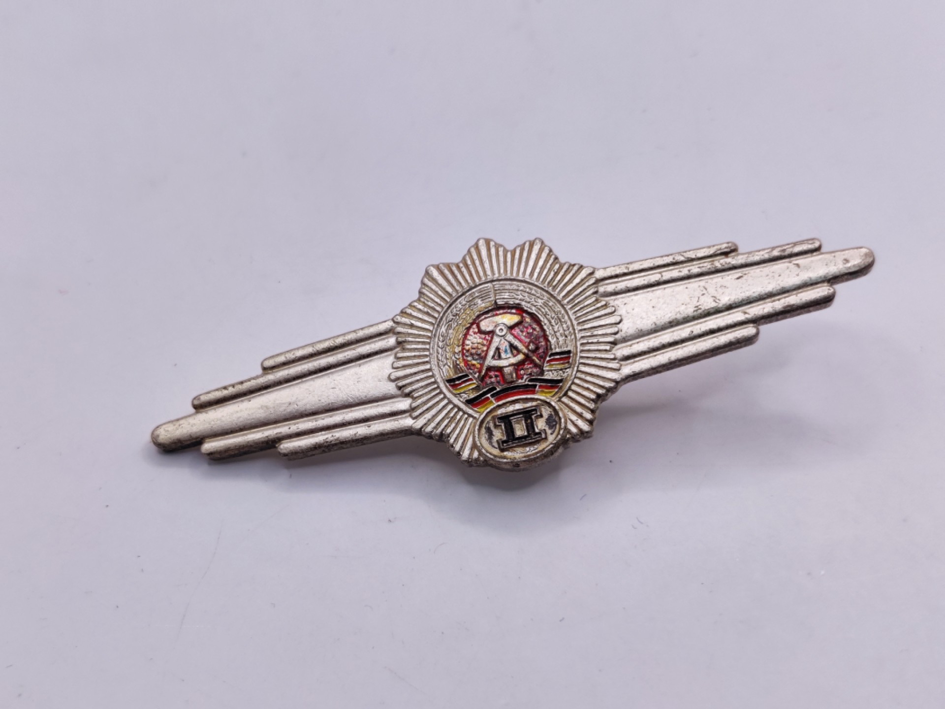 全场0元起拍 第36期 咸鱼国勋章拍卖专场 3月8日（周三）下午6：00开始 东德警察技能章