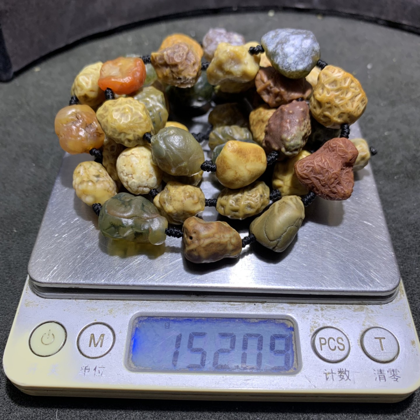 精美阿拉善大颗粒筋脉石项链一条