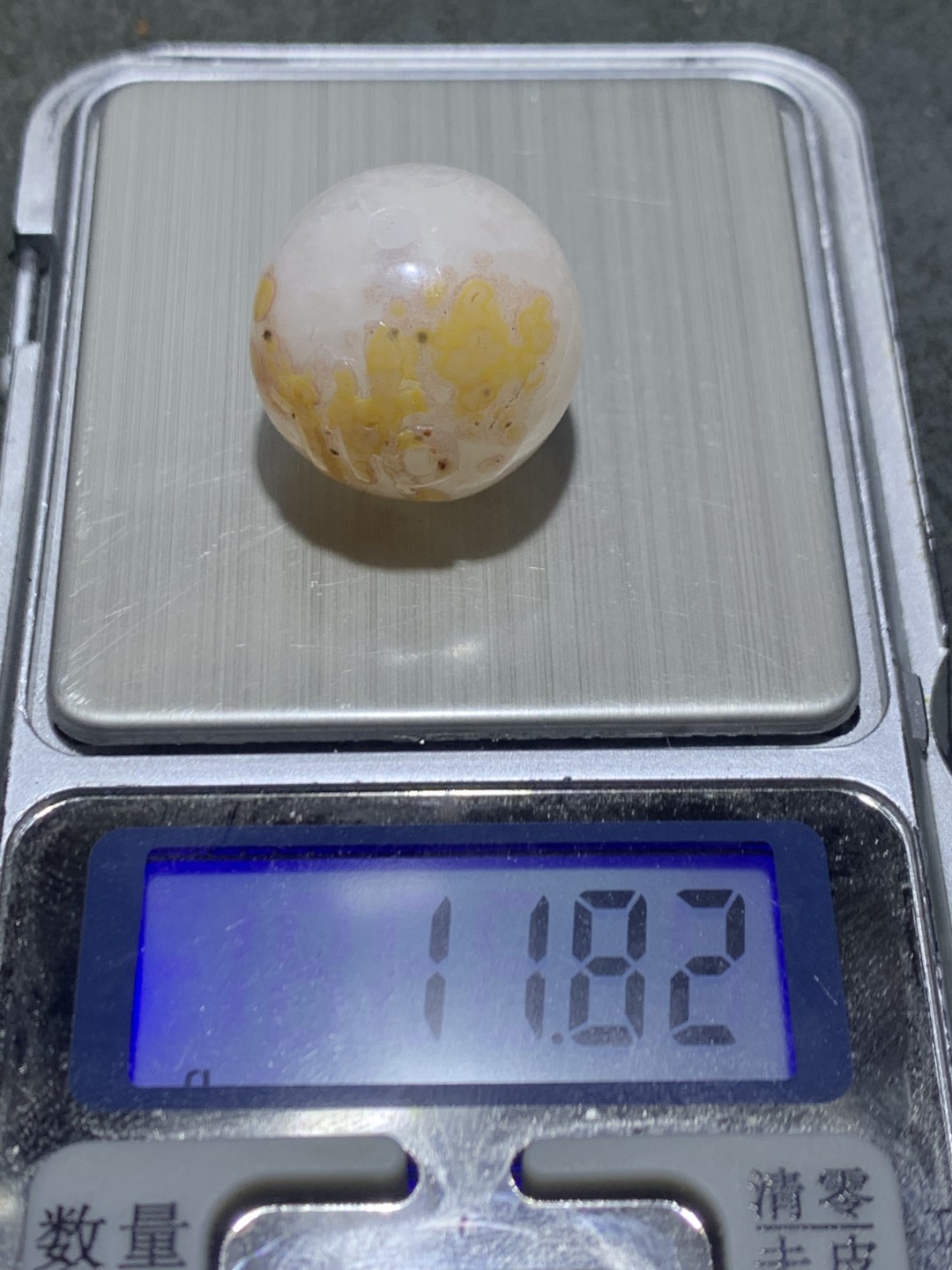 精美冰飘战国红玛瑙手工雕刻佛字随形珠一颗！