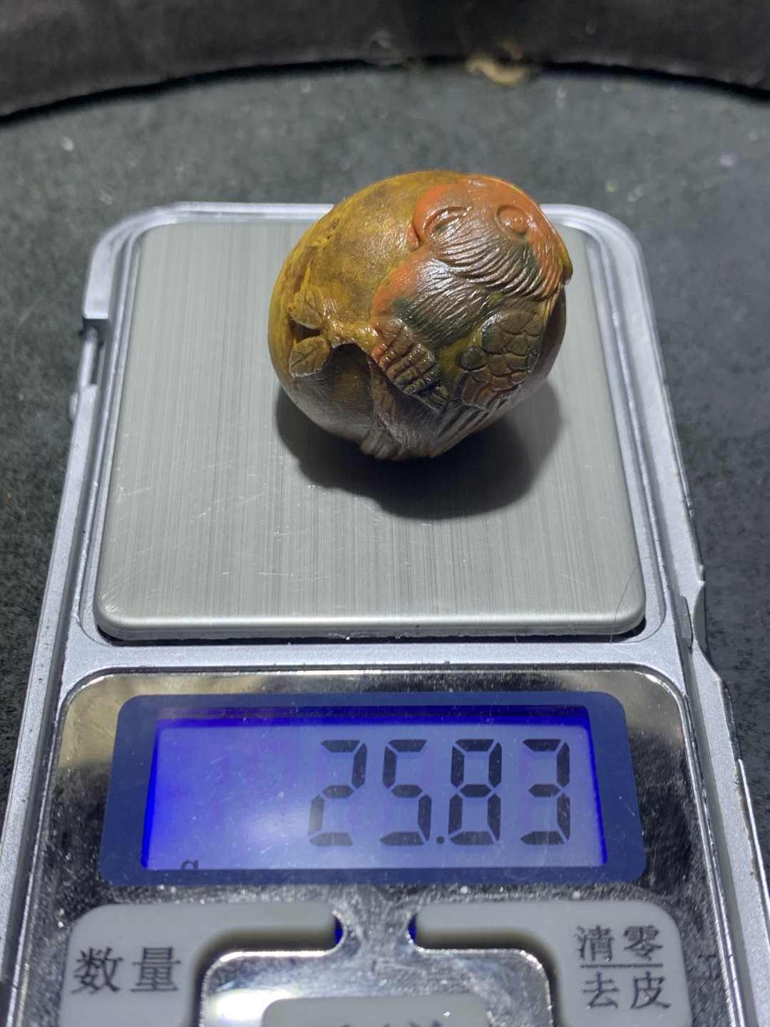 精美草花纹战国红玛瑙手工雕刻鹦鹉吊坠（把件）一个，