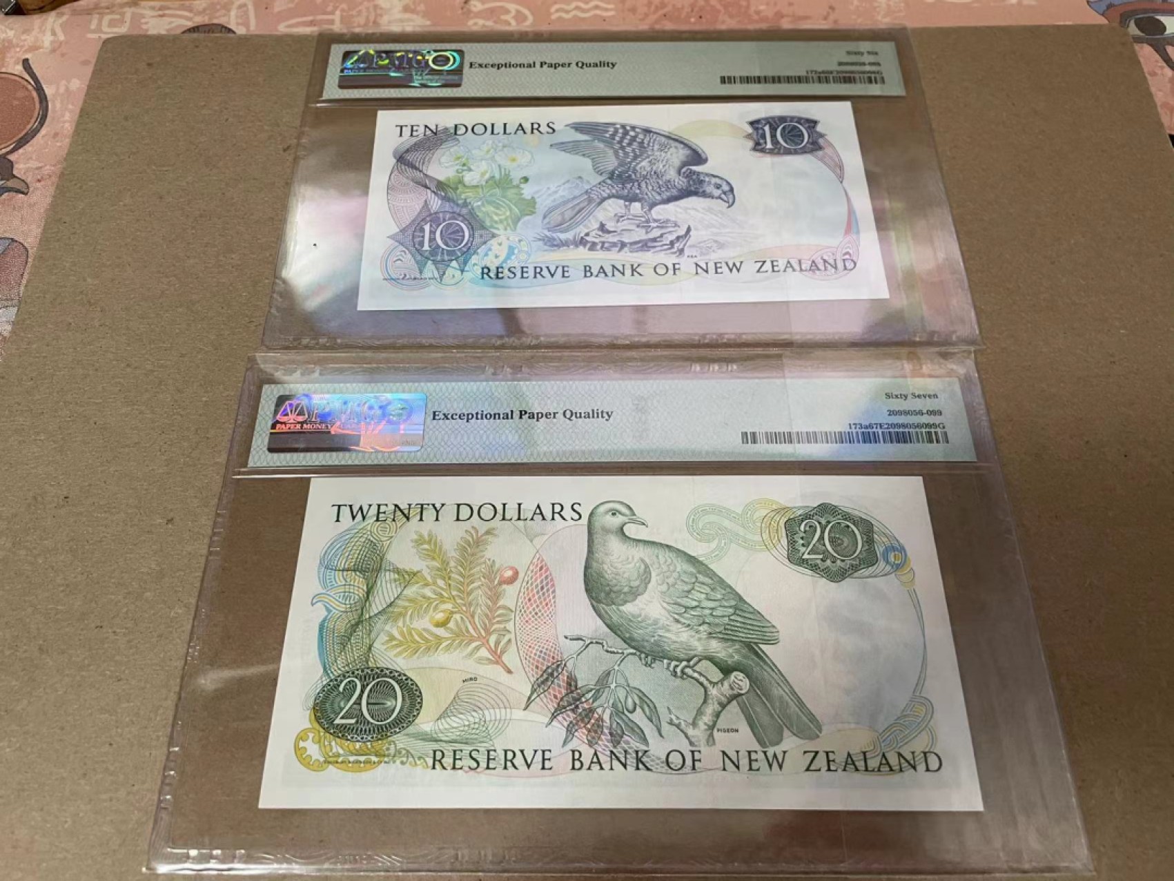 【Blue Auction】✨世界纸币精拍第300期盛典🔥🔥🔥 【一组7张全套 首发冠947全同小号】新西兰 1981-85年1-100元 鸟版 BWC雕刻精美 花冠女王 PMG67EPQ-66EPQ 典藏版