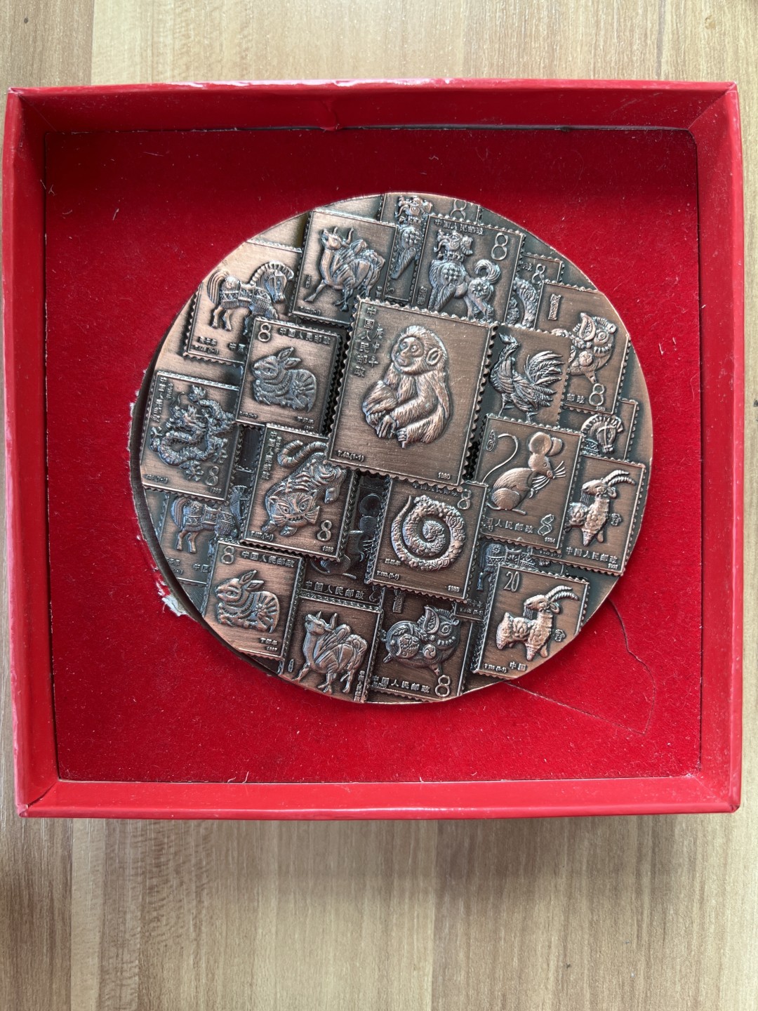 泡泡堂微拍第七十八幕硬币明信片捡漏可累计专场👿👿，零佣金，零押金，累计满二十元包邮，接受代拍业务 大纪念章（香港一元比大小）