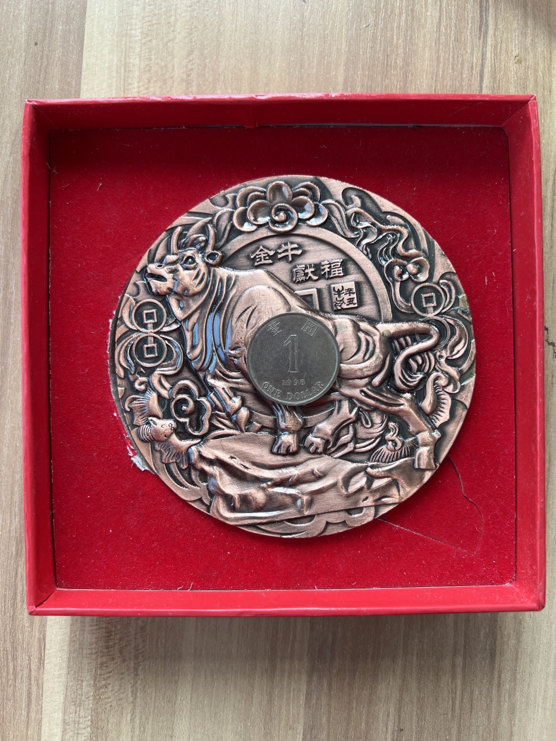 泡泡堂微拍第七十八幕硬币明信片捡漏可累计专场👿👿，零佣金，零押金，累计满二十元包邮，接受代拍业务 大纪念章（香港一元比大小）