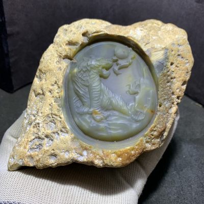 精美上山虎原皮手工雕刻天然巴西玛瑙大摆件一个！ - 精美上山虎原皮手工雕刻天然巴西玛瑙大摆件一个！