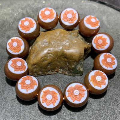 精品红沁药师玛瑙俏色巧雕莲花大手串一条， - 精品红沁药师玛瑙俏色巧雕莲花大手串一条，