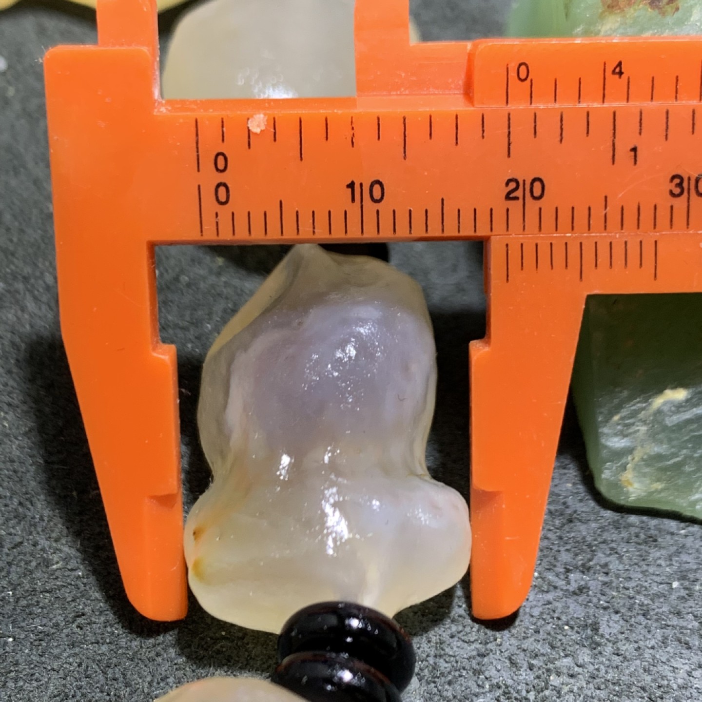 精美天然阿拉善酒红大颗粒糖心玛瑙异形原石手串一条，