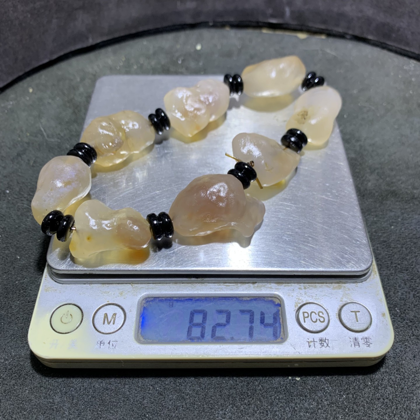 精美天然阿拉善酒红大颗粒糖心玛瑙异形原石手串一条，
