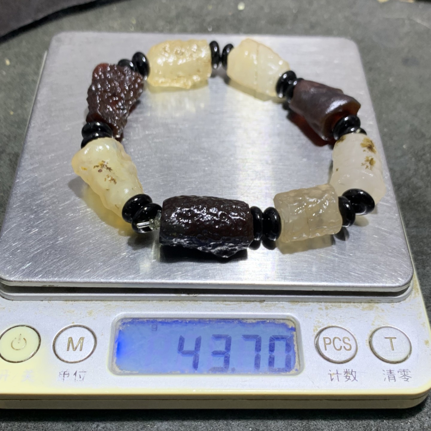 精美戈壁天然管状玛瑙原石手串一条，