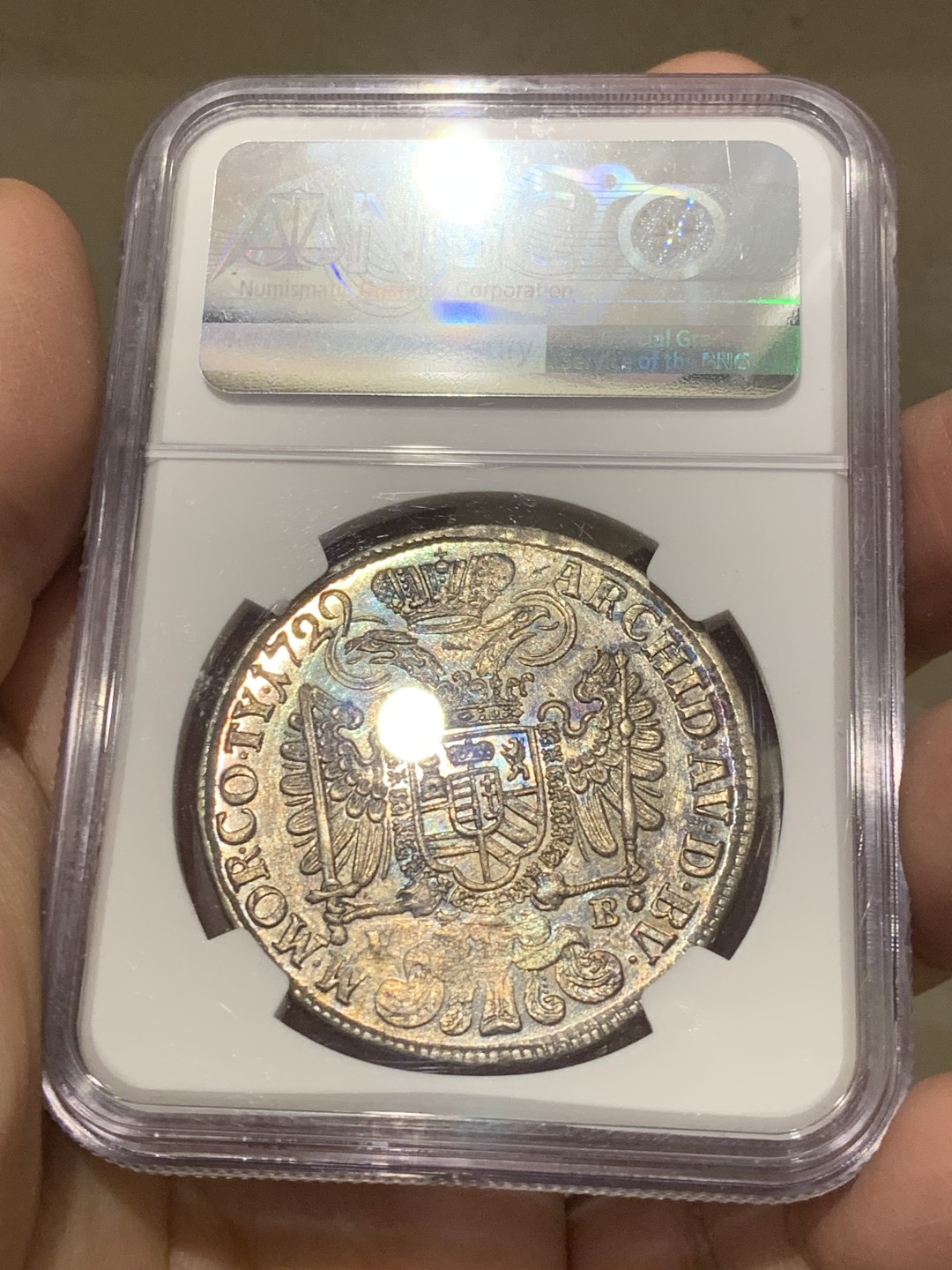 《竞宝斋》第141场-周日，周一 2场 (全场包邮) 冠军分 NGC-MS61 匈牙利 1729年 1泰勒银币 蓝彩包浆