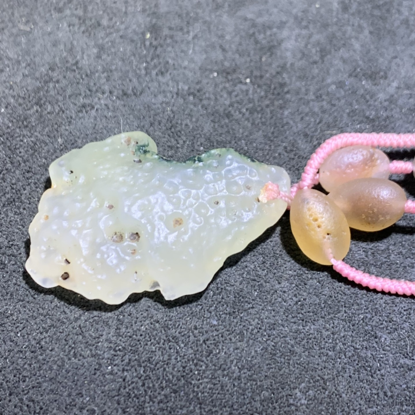 精美天然阿拉善多彩糖心玛瑙原石项链一条！