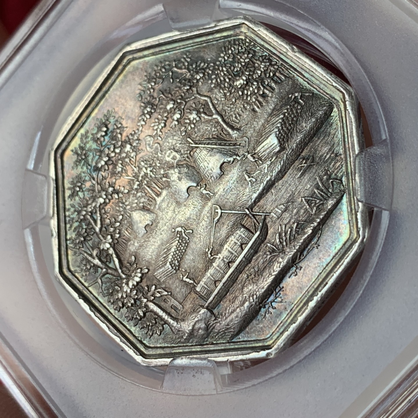 《竞宝斋》第141场-周日，周一 2场 (全场包邮) 法国八角银质代币 1820年巴黎木材工业煤炭贸易公司（小名誉品），在茂盛的丛林之中，烟囱与塞纳河相伴，一艘满载的大船经过，细节满满，金色包浆不容错过，18.62g，34mm，手指边铭