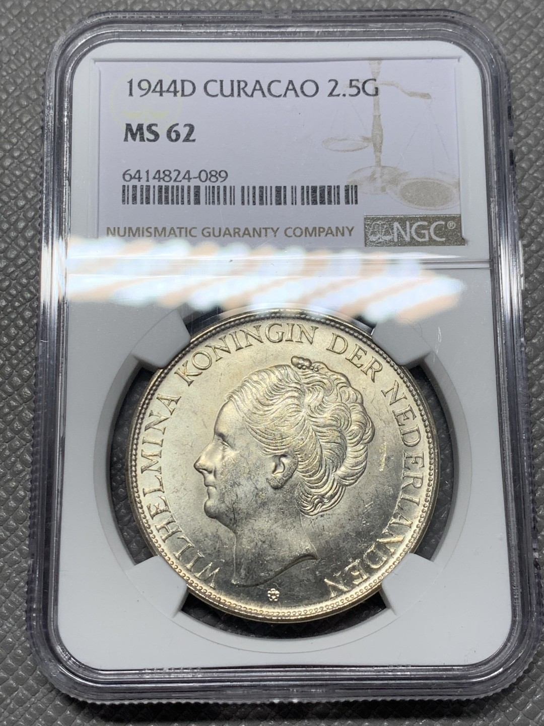 《竞宝斋》第141场-周日，周一 2场 (全场包邮) NGC MS62 荷属库拉索 1944年 威廉米娜女王 2.5盾大银币原光 殖民地系列