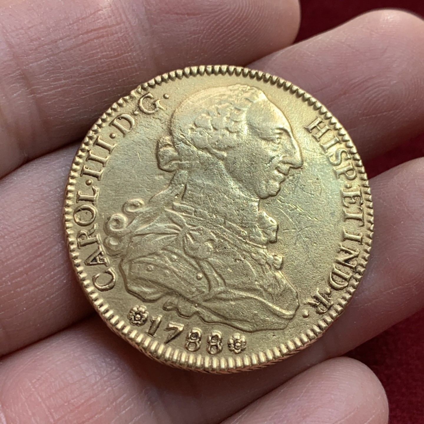 《竞宝斋》第141场-周日，周一 2场 (全场包邮) 西班牙1788年 卡洛斯三世 塞维利亚厂造 8埃斯库多大金币 稀少厂名 高价买过来评级的 NGC说表面修改没有入盒 带评级标签 重：26.35克   细节如图