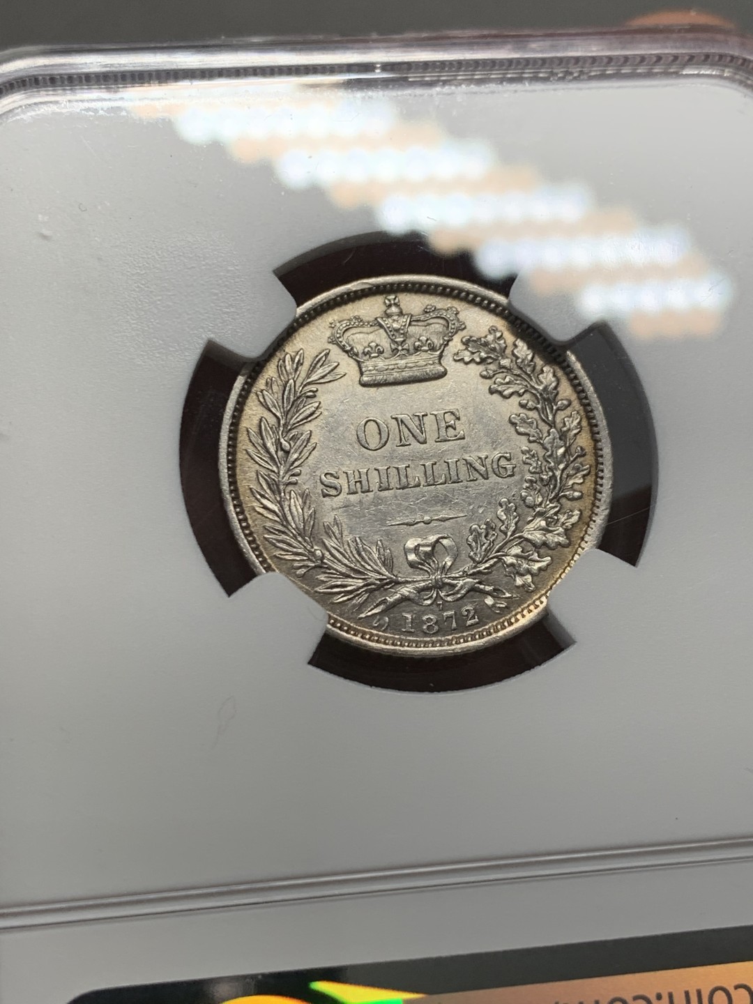 《竞宝斋》第141场-周日，周一 2场 (全场包邮) NGC-AU 英国1872年 维多利亚女王年轻版 1先令银币 带彩包浆 非常漂亮