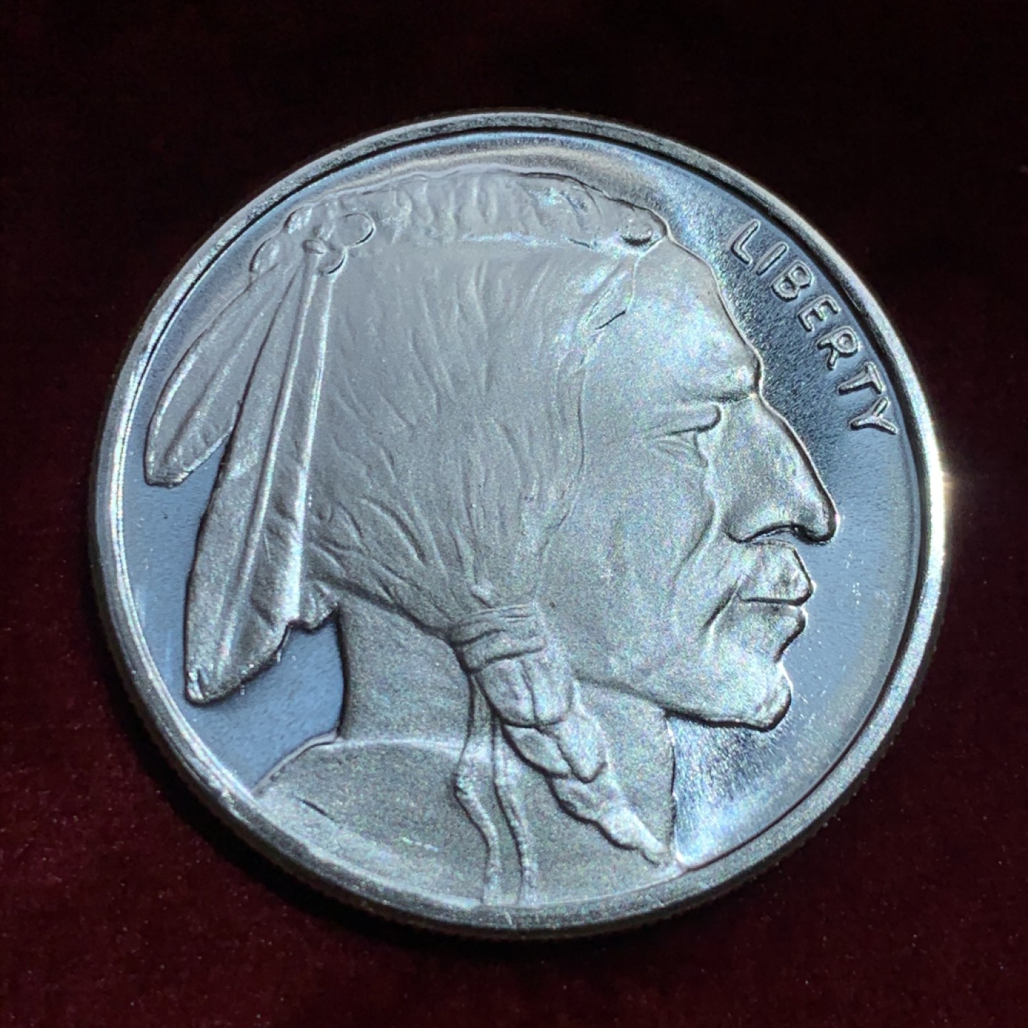 《竞宝斋》第141场-周日，周一 2场 (全场包邮) 美国 印第安人 野牛银章 1盎司31.1克 39.1mm 999银 无其它资料 材质保证