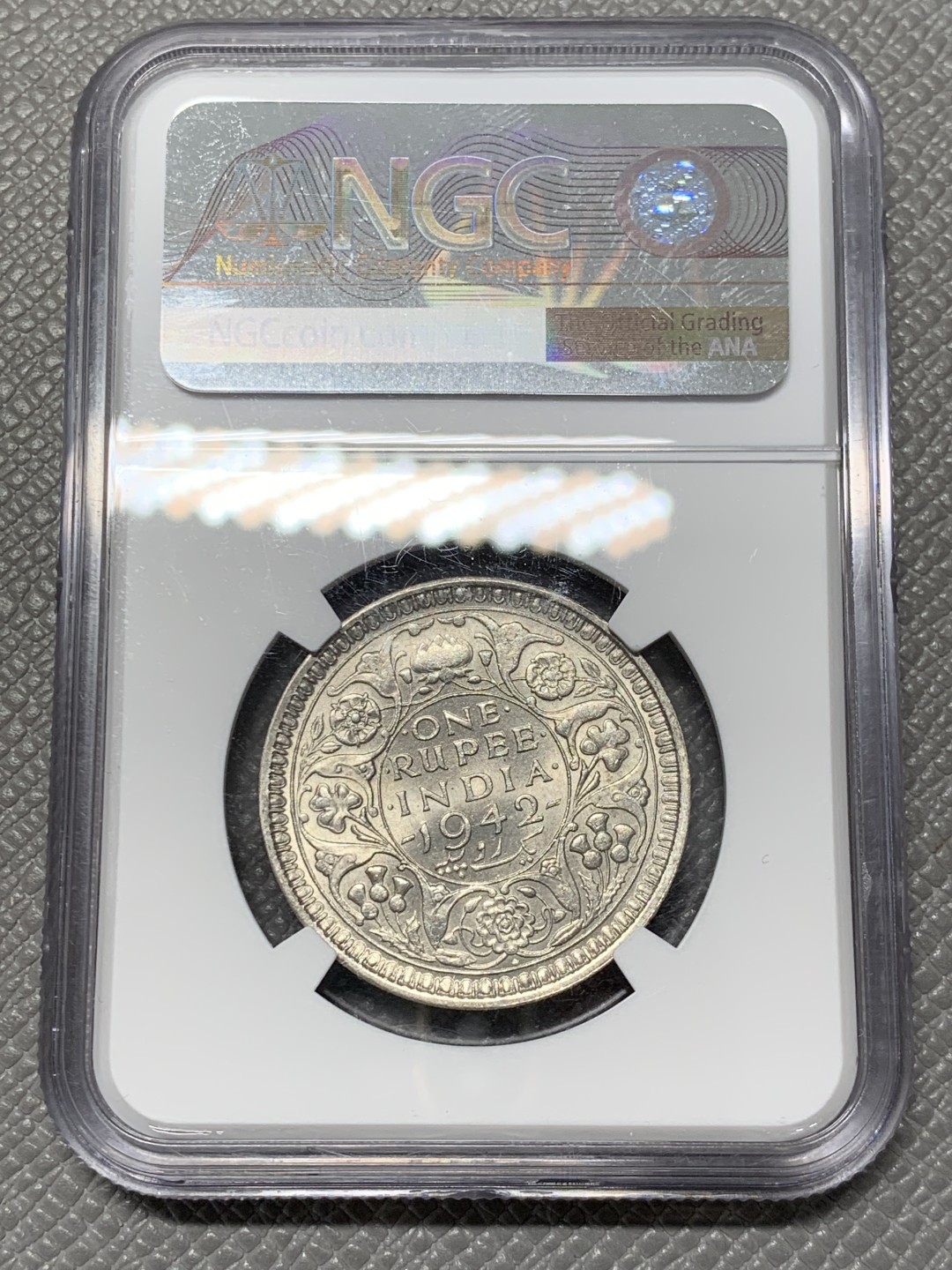 《竞宝斋》第141场-周日，周一 2场 (全场包邮) NGC-MS62 1942年（B） 1卢比 乔治六世 银币 原光 少见年份