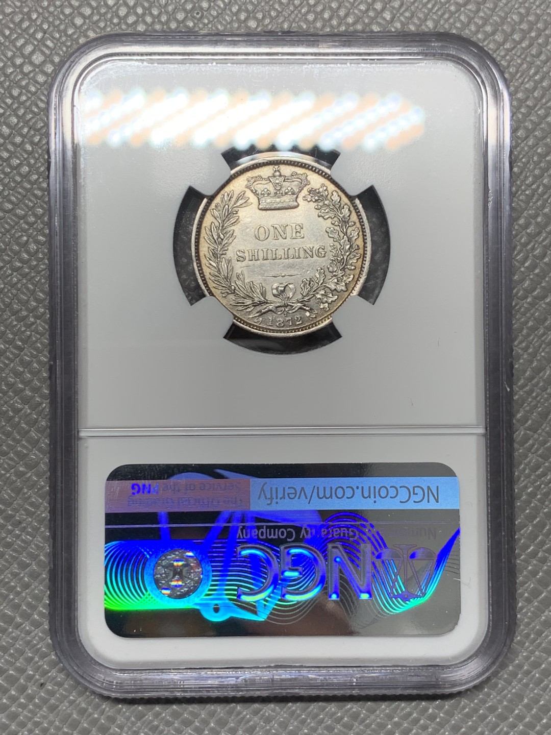 《竞宝斋》第141场-周日，周一 2场 (全场包邮) NGC-AU 英国1872年 维多利亚女王年轻版 1先令银币 带彩包浆 非常漂亮