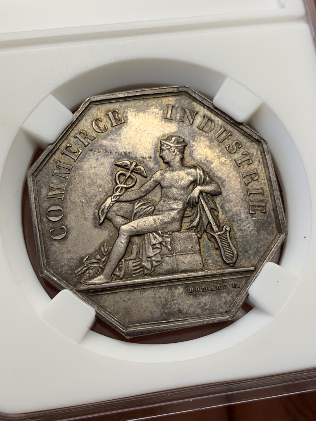 《竞宝斋》第141场-周日，周一 2场 (全场包邮) 法国八角银质代币，1860里昂储蓄银行 金色包浆，味道一流 大块头，21.03g，37mm，丰饶角边铭