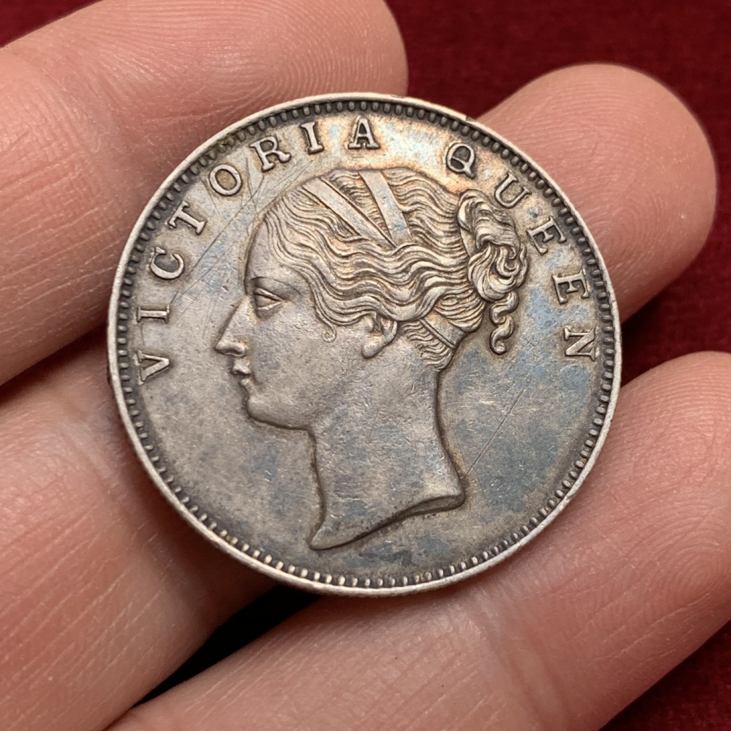 《竞宝斋》第141场-周日，周一 2场 (全场包邮) 英属 印度 1840年 小维 1卢比 银币 原味单辫 细节见图