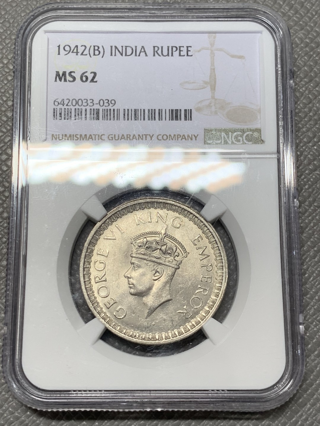 《竞宝斋》第141场-周日，周一 2场 (全场包邮) NGC-MS62 1942年（B） 1卢比 乔治六世 银币 原光 少见年份