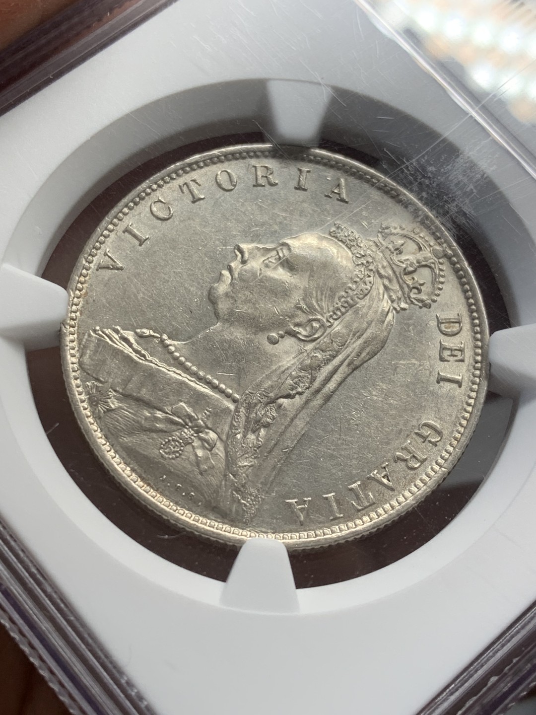 《竞宝斋》第141场-周日，周一 2场 (全场包邮) NGC-MS61 英国 1887年 维多利亚女王1/2克朗 银币