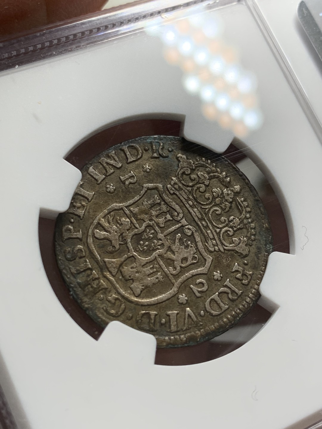 《竞宝斋》第141场-周日，周一 2场 (全场包邮) NGC VF 1747年墨西哥费南迪六世地球双柱2里亚尔银币