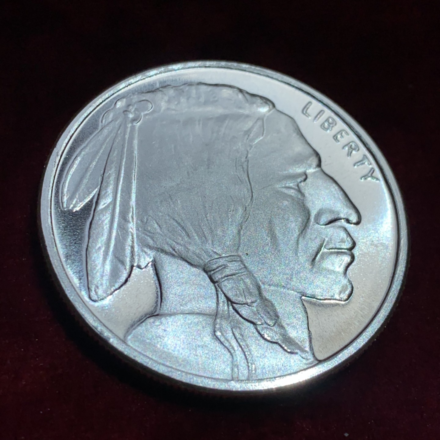 《竞宝斋》第141场-周日，周一 2场 (全场包邮) 美国 印第安人 野牛银章 1盎司31.1克 39.1mm 999银 无其它资料 材质保证