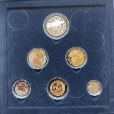 巴斯克收藏第96期 原装套币、纪念币专场 7/8号两场连拍 全场包邮 19号发货 - 芬兰1999年proofset精制套币 有证书 带少见纪念银章 10马克喷火小人双色纪念币 发行量3000套