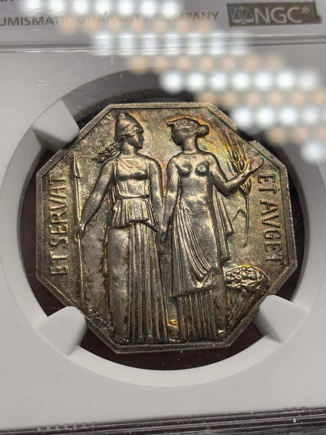 《竞宝斋》第141场-周日，周一 2场 (全场包邮) NGC MS63 1967年法国巴黎证券交易所八角银质代币 绚丽五彩包浆 非常好